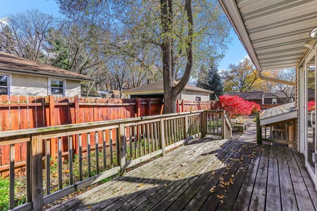 2390 Cohansey Boulevard, Roseville, MN 55113