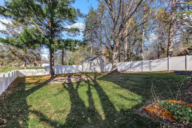 2390 Cohansey Boulevard, Roseville, MN 55113