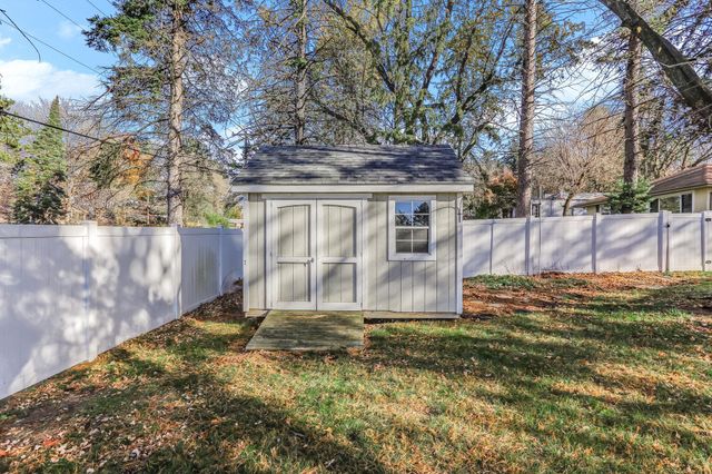 2390 Cohansey Boulevard, Roseville, MN 55113