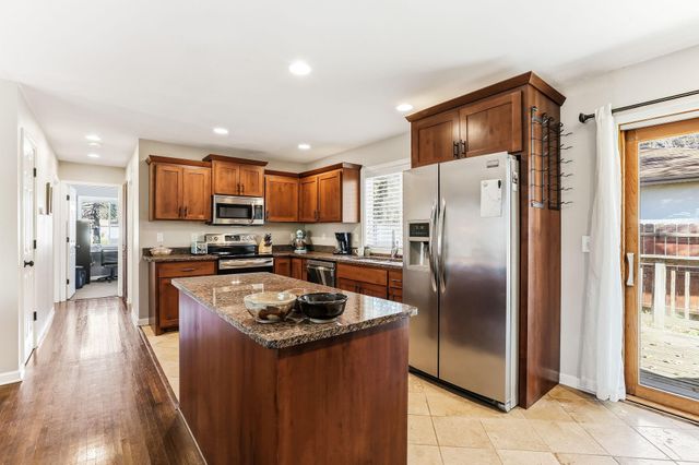 2390 Cohansey Boulevard, Roseville, MN 55113