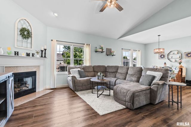 1508 Ptarmigan Drive, Chatham, IL 62629