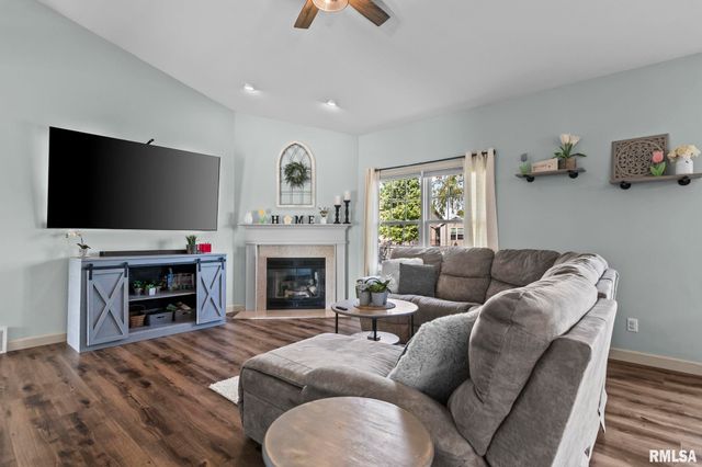 1508 Ptarmigan Drive, Chatham, IL 62629