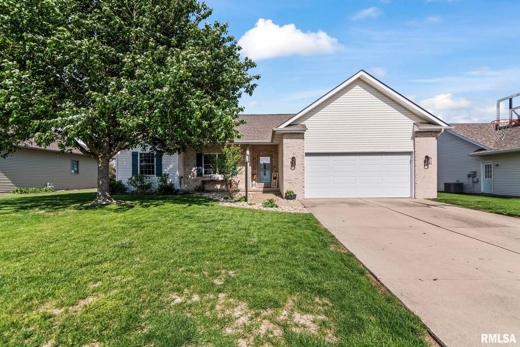1508 Ptarmigan Drive, Chatham, IL 62629
