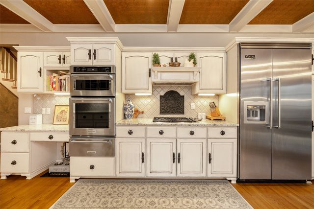 13953 Lake Shore Drive, Clive, IA 50325