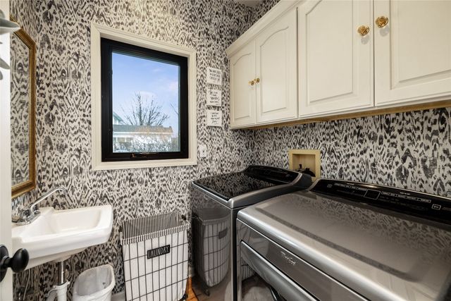 13953 Lake Shore Drive, Clive, IA 50325
