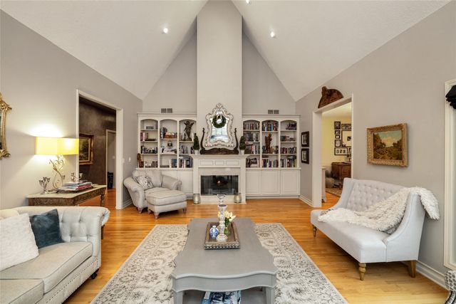13953 Lake Shore Drive, Clive, IA 50325