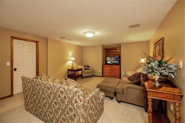 13953 Lake Shore Drive, Clive, IA 50325