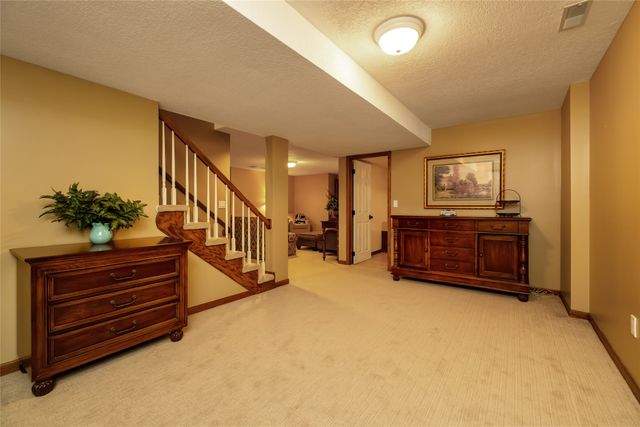 13953 Lake Shore Drive, Clive, IA 50325
