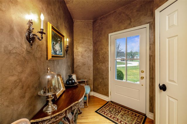 13953 Lake Shore Drive, Clive, IA 50325