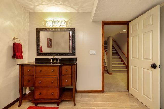 13953 Lake Shore Drive, Clive, IA 50325