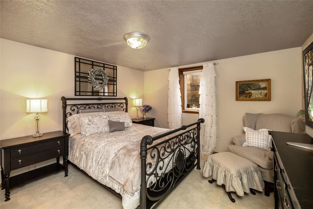 13953 Lake Shore Drive, Clive, IA 50325