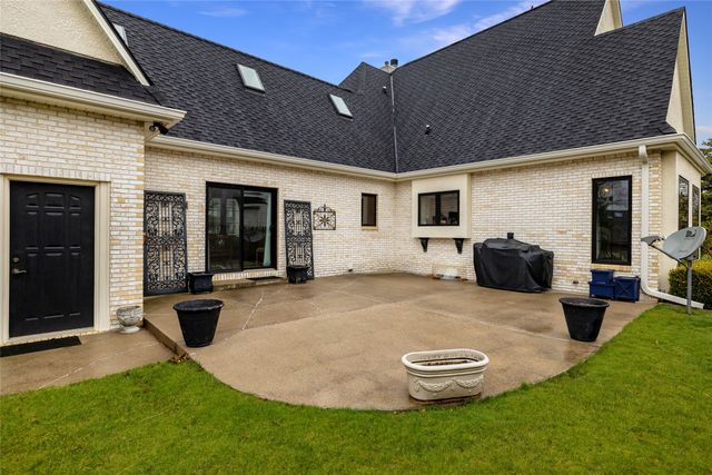 13953 Lake Shore Drive, Clive, IA 50325