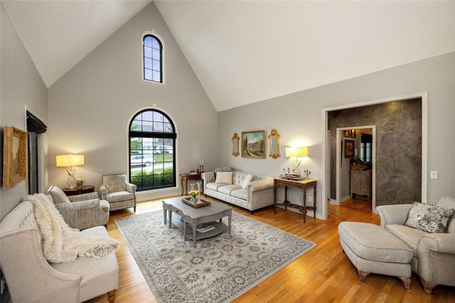 13953 Lake Shore Drive, Clive, IA 50325