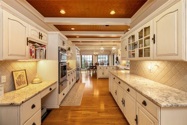 13953 Lake Shore Drive, Clive, IA 50325