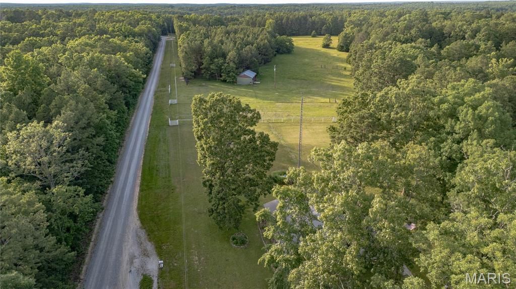Image 2 of property listing at 9672 Crane Drive, Bucyrus, MO 65444