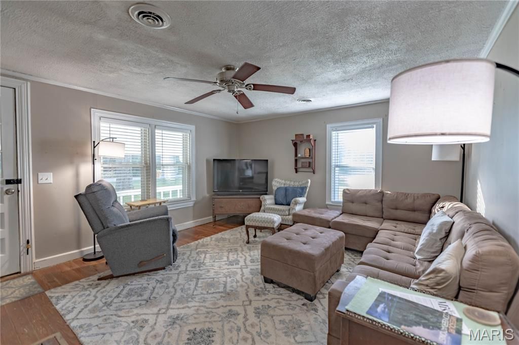 Image 11 of property listing at 9672 Crane Drive, Bucyrus, MO 65444