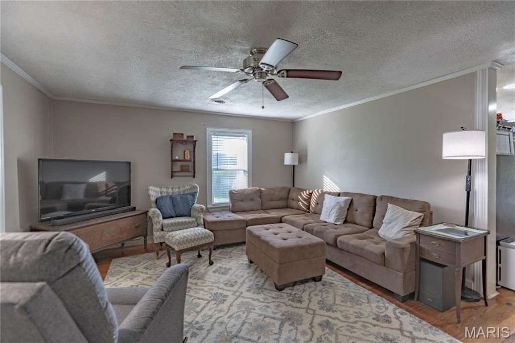 Image 12 of property listing at 9672 Crane Drive, Bucyrus, MO 65444