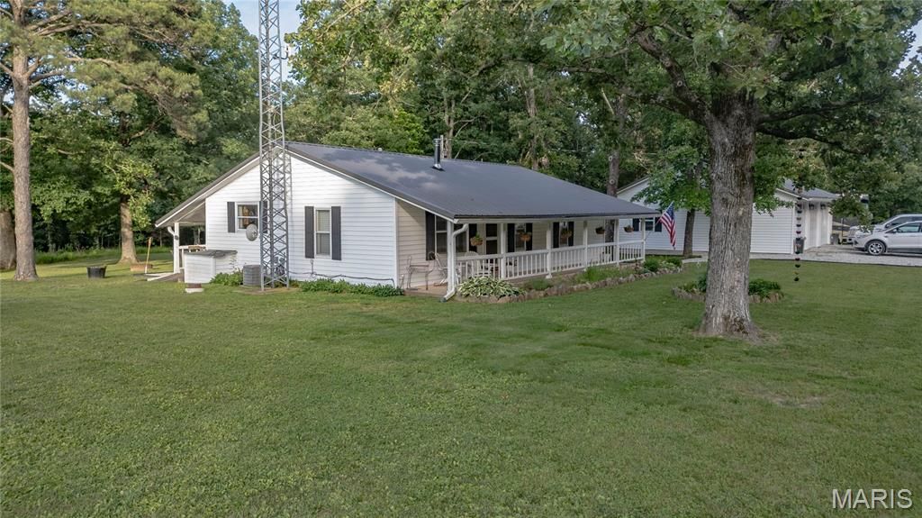 Image 4 of property listing at 9672 Crane Drive, Bucyrus, MO 65444