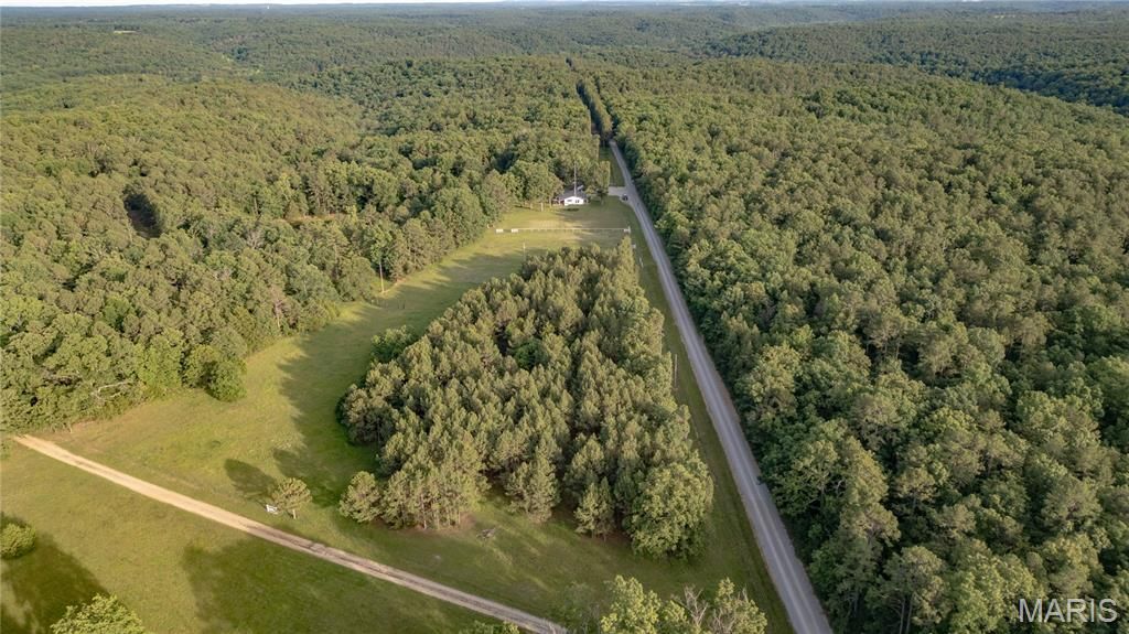Image 36 of property listing at 9672 Crane Drive, Bucyrus, MO 65444