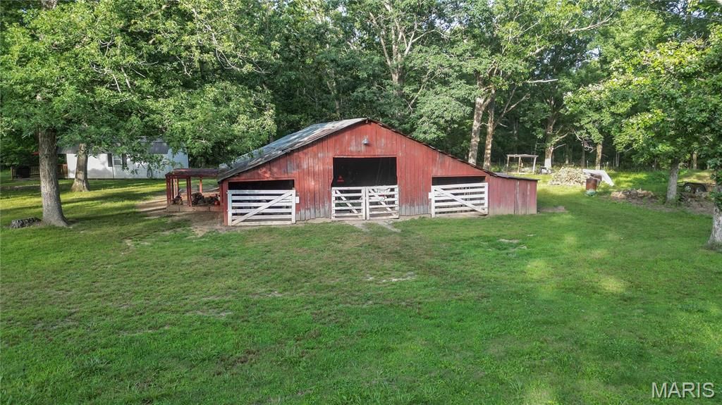 Image 38 of property listing at 9672 Crane Drive, Bucyrus, MO 65444