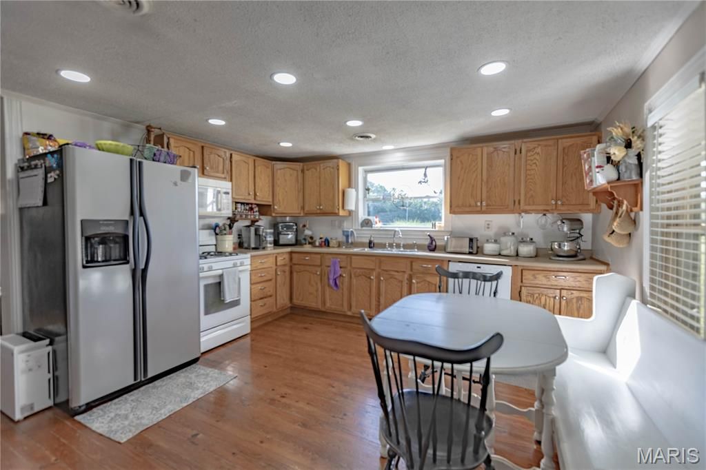 Image 6 of property listing at 9672 Crane Drive, Bucyrus, MO 65444