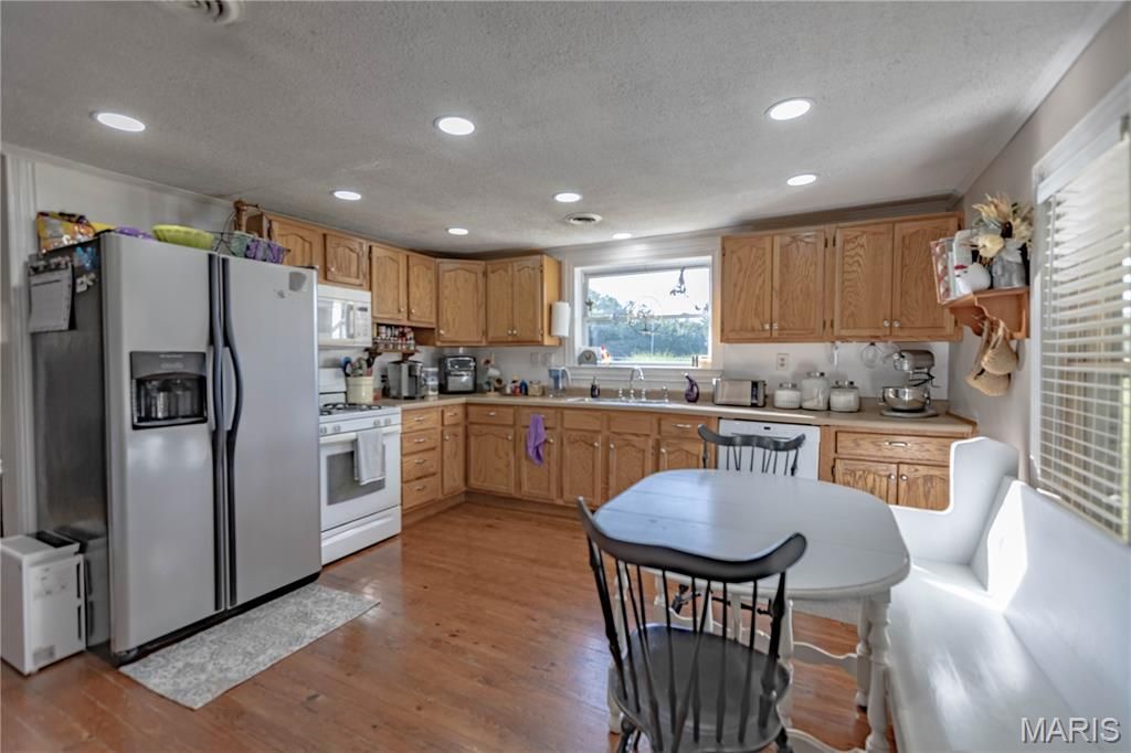 Image 7 of property listing at 9672 Crane Drive, Bucyrus, MO 65444