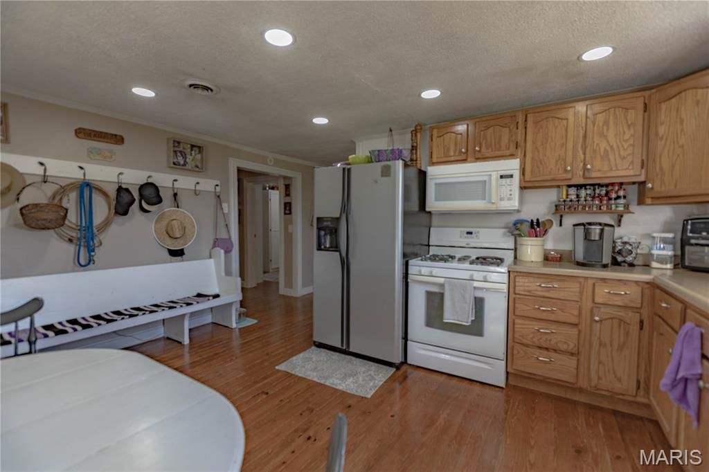 Image 9 of property listing at 9672 Crane Drive, Bucyrus, MO 65444