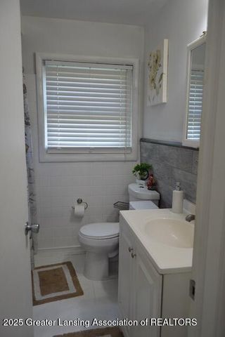 2111 Delta River Drive, Lansing, MI 48906