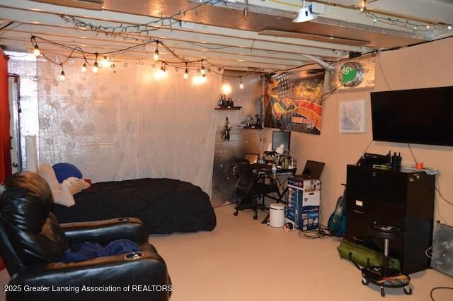 2111 Delta River Drive, Lansing, MI 48906