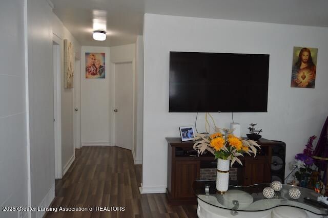 2111 Delta River Drive, Lansing, MI 48906