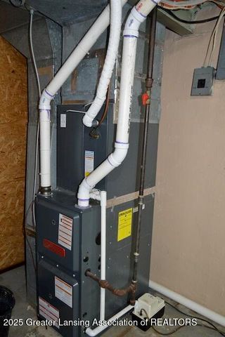 2111 Delta River Drive, Lansing, MI 48906