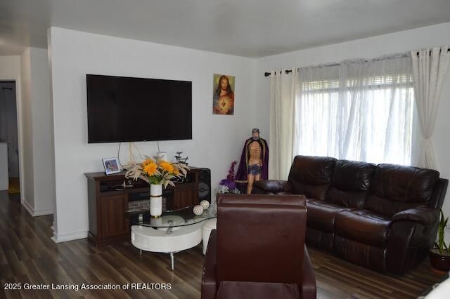 2111 Delta River Drive, Lansing, MI 48906