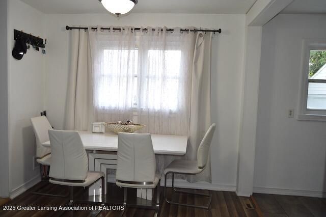 2111 Delta River Drive, Lansing, MI 48906