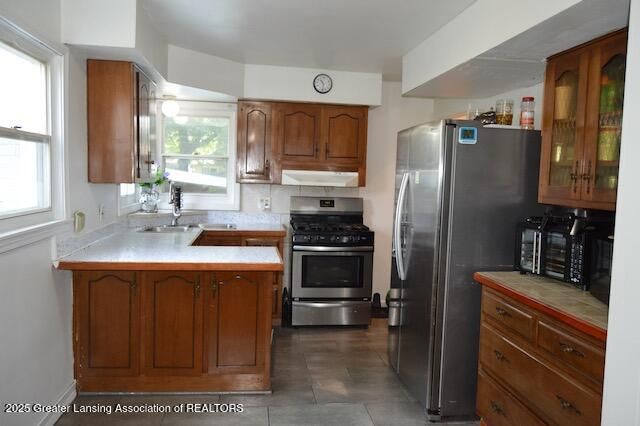 2111 Delta River Drive, Lansing, MI 48906