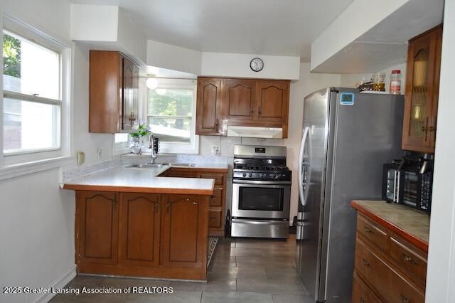 2111 Delta River Drive, Lansing, MI 48906