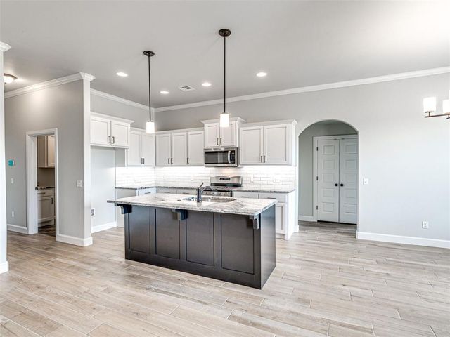 7609 Three Woods Lane, Yukon, OK 73099