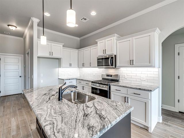 7609 Three Woods Lane, Yukon, OK 73099