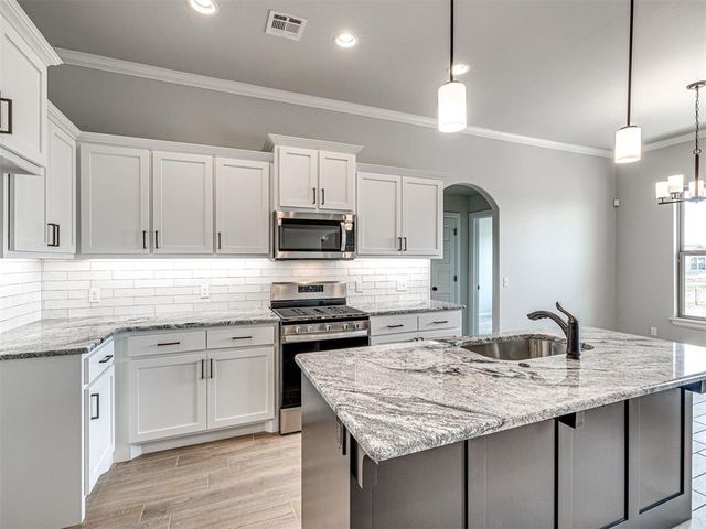 7609 Three Woods Lane, Yukon, OK 73099