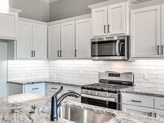 7609 Three Woods Lane, Yukon, OK 73099