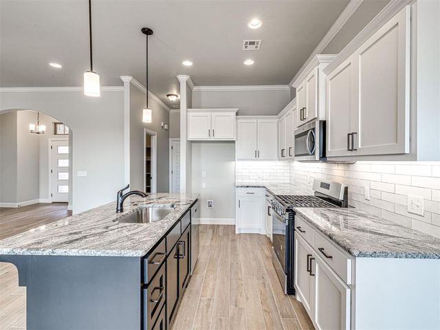 7609 Three Woods Lane, Yukon, OK 73099