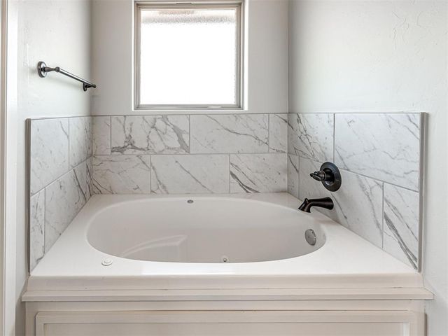 7609 Three Woods Lane, Yukon, OK 73099