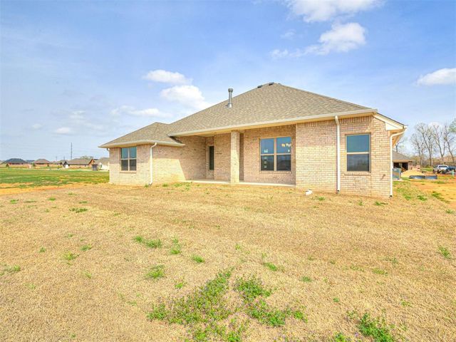 7609 Three Woods Lane, Yukon, OK 73099