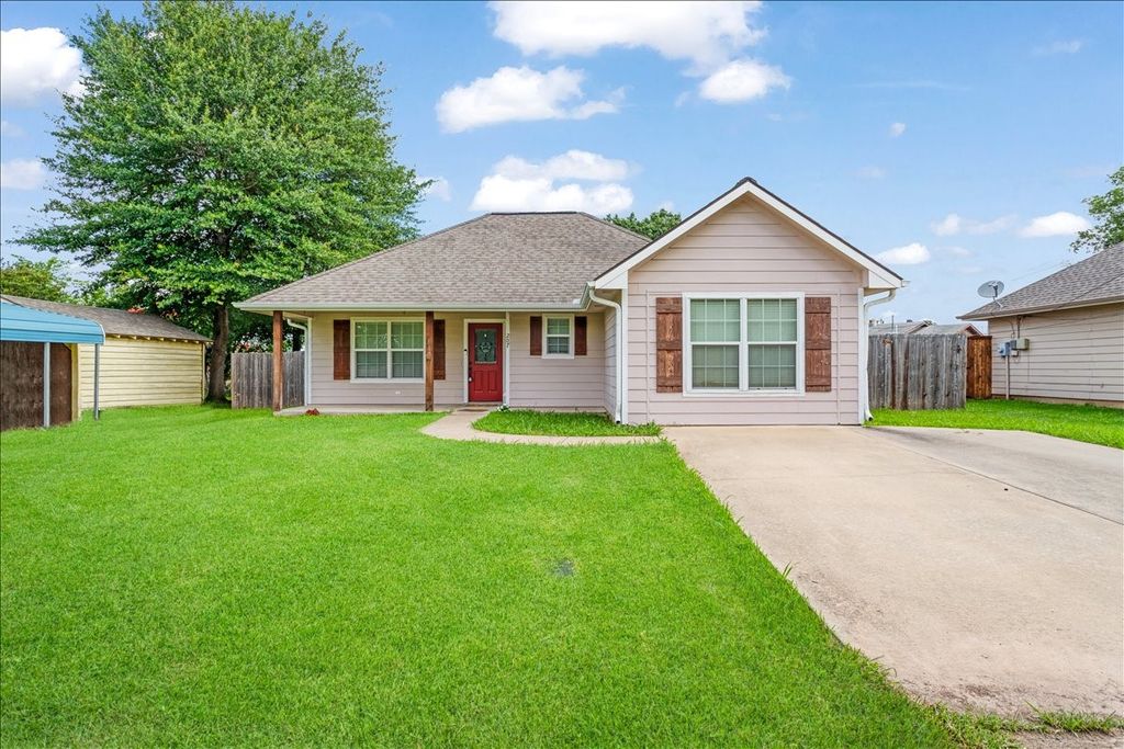 207 Chaffin Street, Bonham, TX 75418