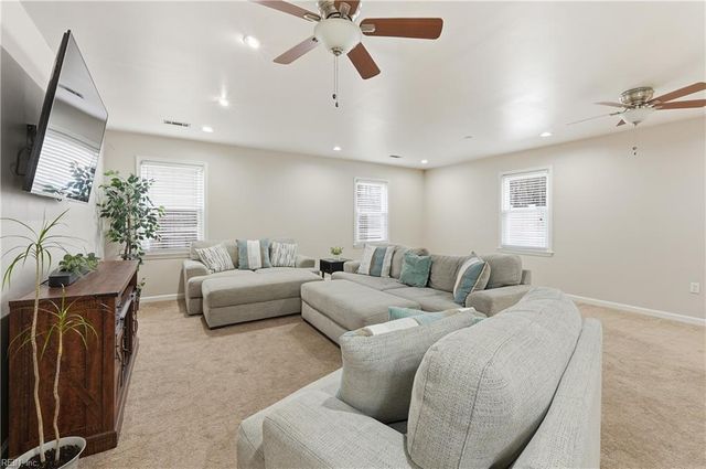 827 Winslow DR, Newport News, VA 23608