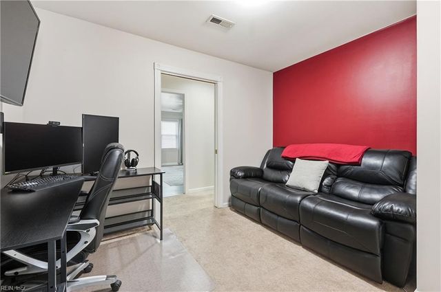 827 Winslow DR, Newport News, VA 23608