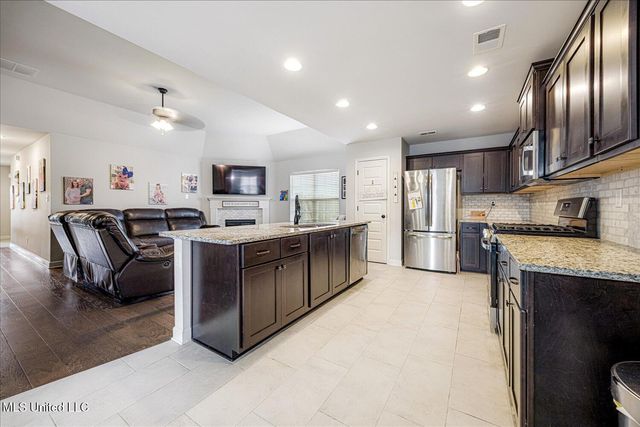 7814 Park Valley Drive, Southaven, MS 38671