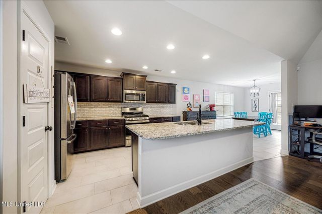 7814 Park Valley Drive, Southaven, MS 38671