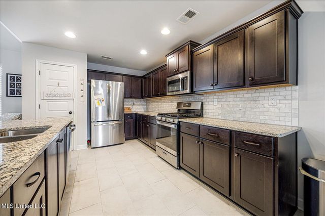 7814 Park Valley Drive, Southaven, MS 38671