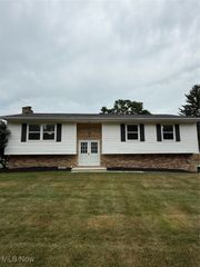 13320 Betty Avenue NW, Uniontown, OH 44685