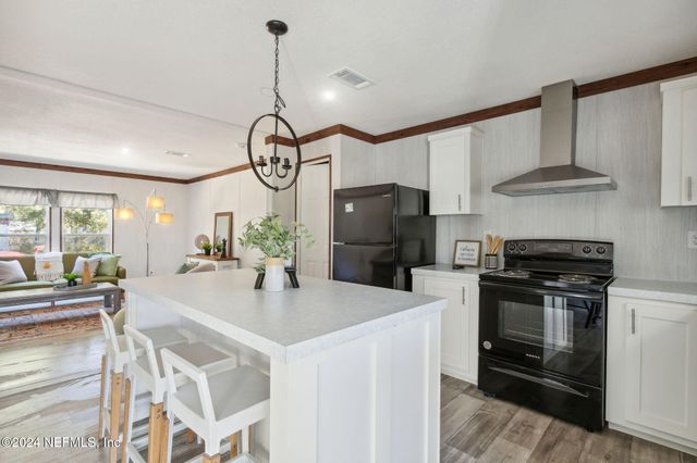 5694 LANNIE Road, Jacksonville, FL 32218
